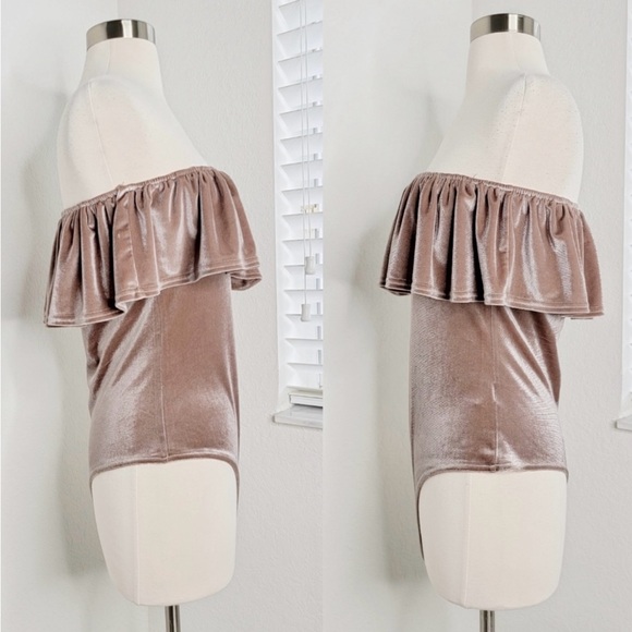 •NUDE• Taupe Off-The-Shoulder Velvet Bodysuit M. - Picture 2 of 8